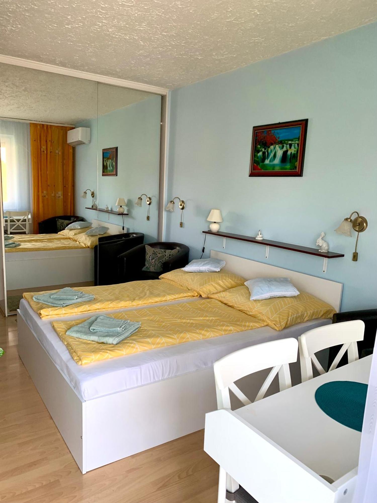 Aloé Apartman Sopron Esterno foto