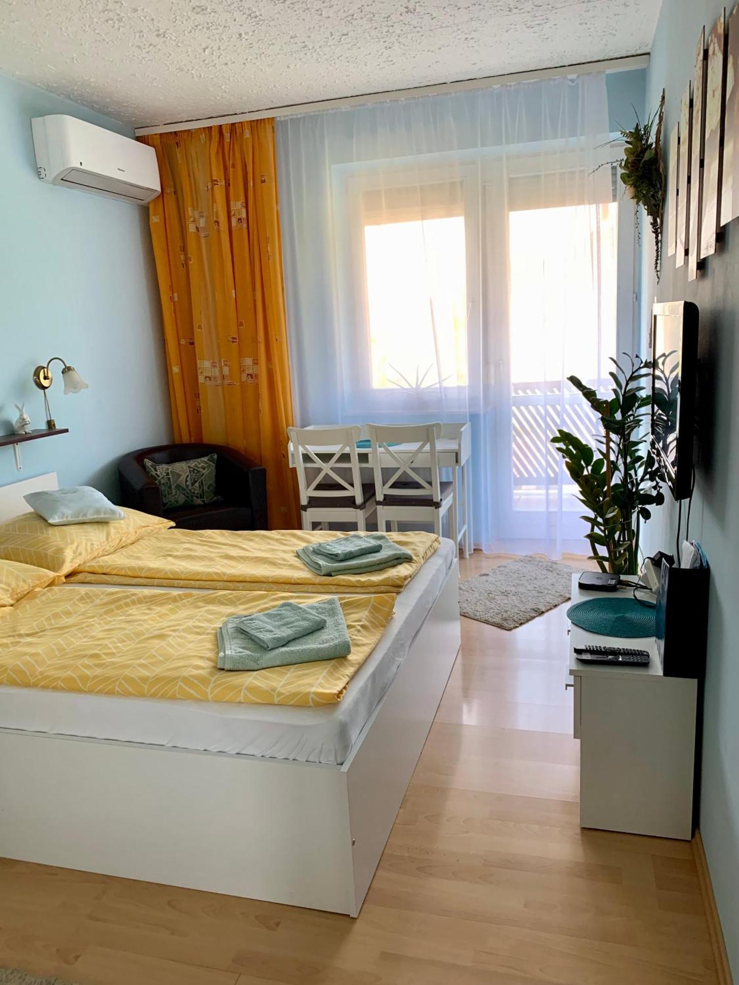 Aloé Apartman Sopron Esterno foto