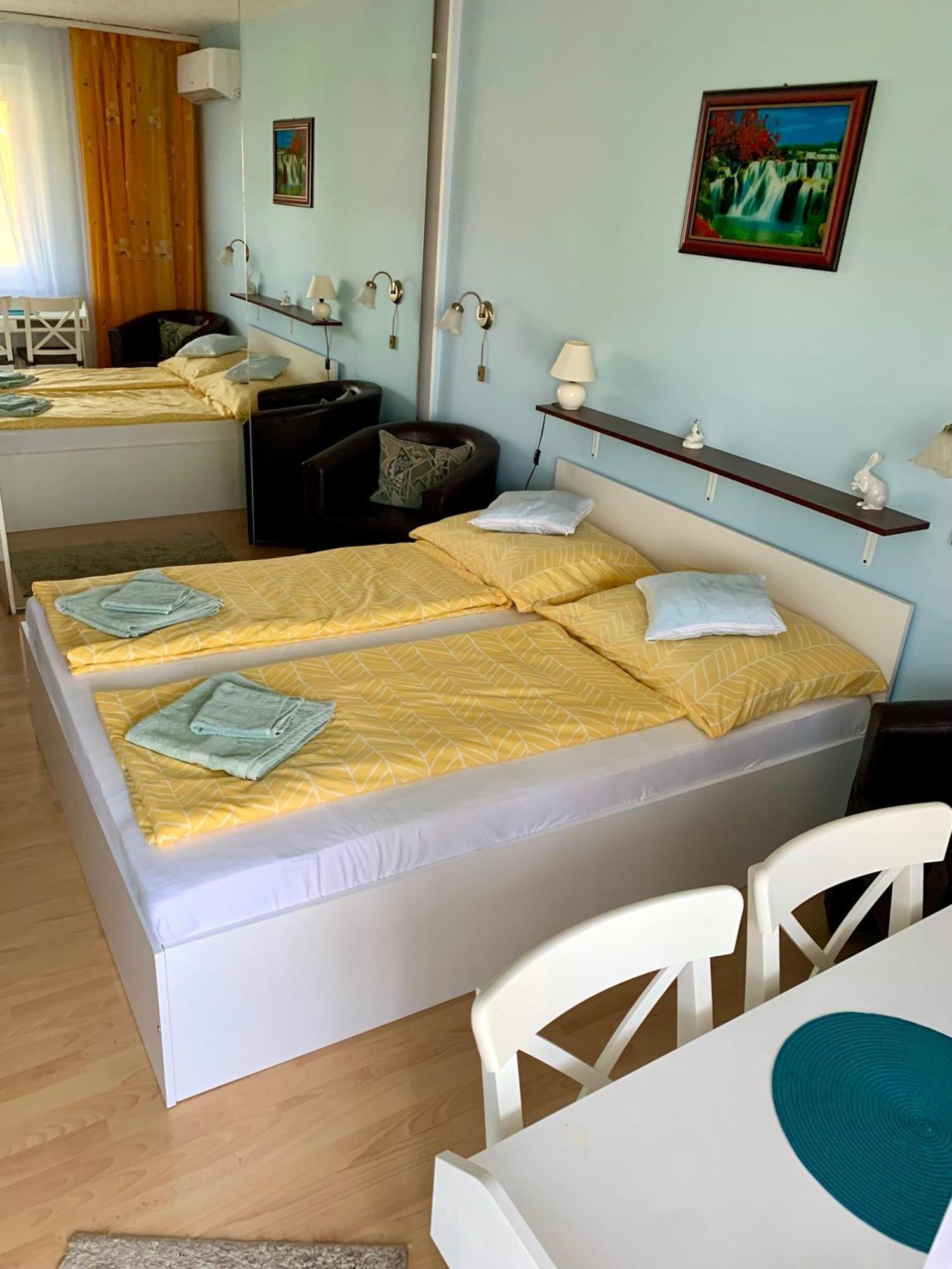 Aloé Apartman Sopron Esterno foto