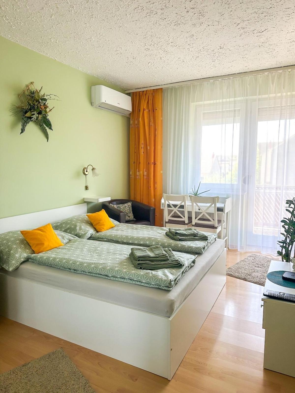 Aloé Apartman Sopron Esterno foto
